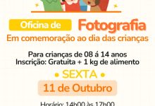 **Texto alternativo:** Crianças participando do evento Click Kids: Oficina de Fotografia e Diversão, aprendendo a tirar fotos e se divertindo com atividades especiais para o Dia das Crianças.